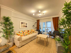 Charming Flat with Balcony Near Popular Attractions in Beyoglu
